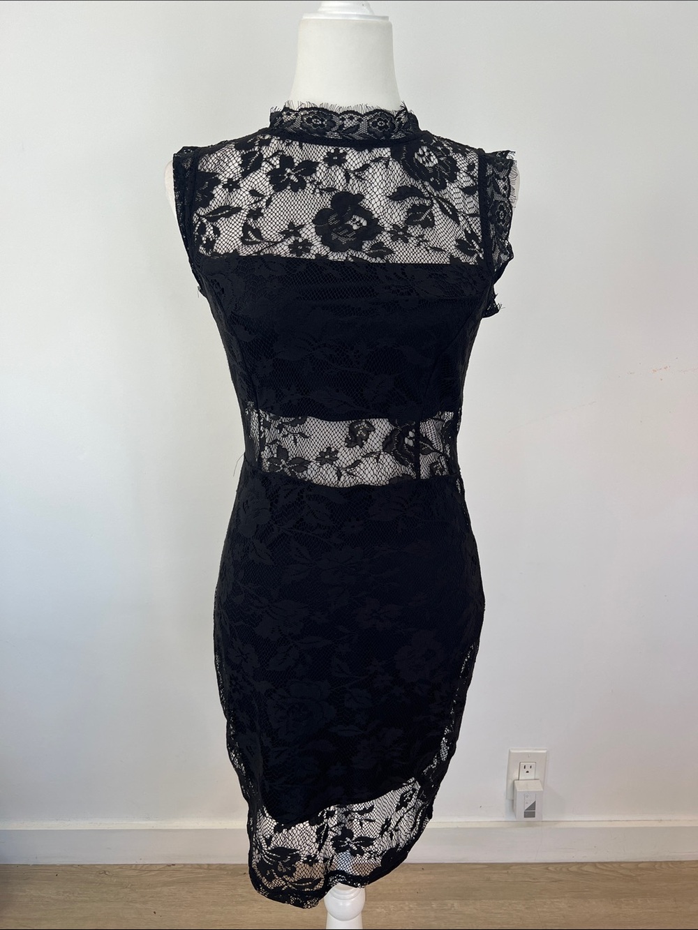 Venus Black Lace Sheath Dress - Elegant Sleeveless Cocktail Dress